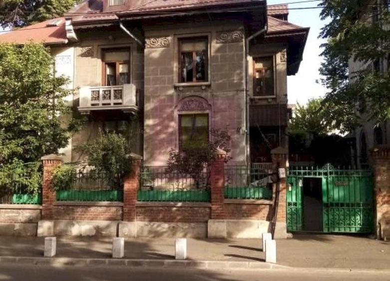 Apartament cu 6 camere decomandat în Plevnei