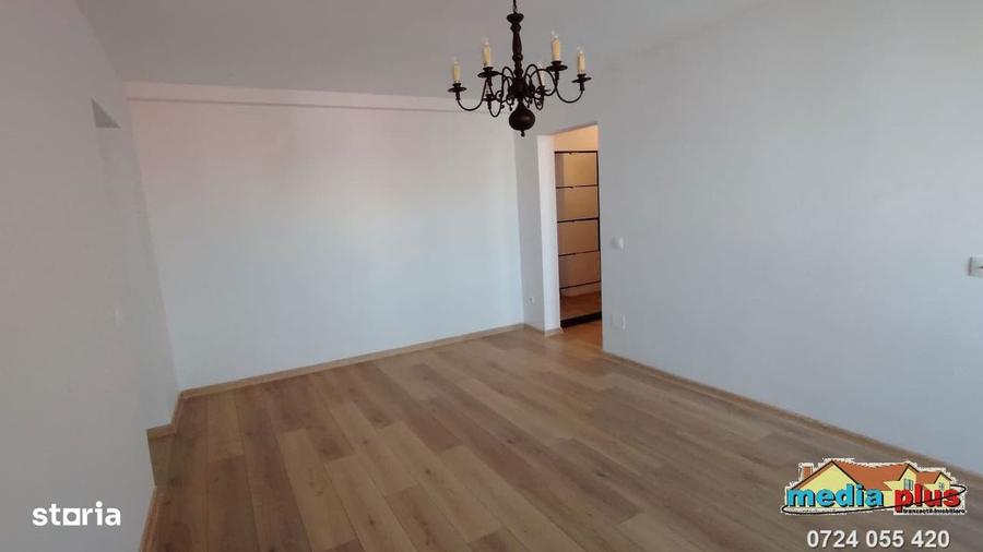Apartament cu 3 camere semidecomandat în Micro 16