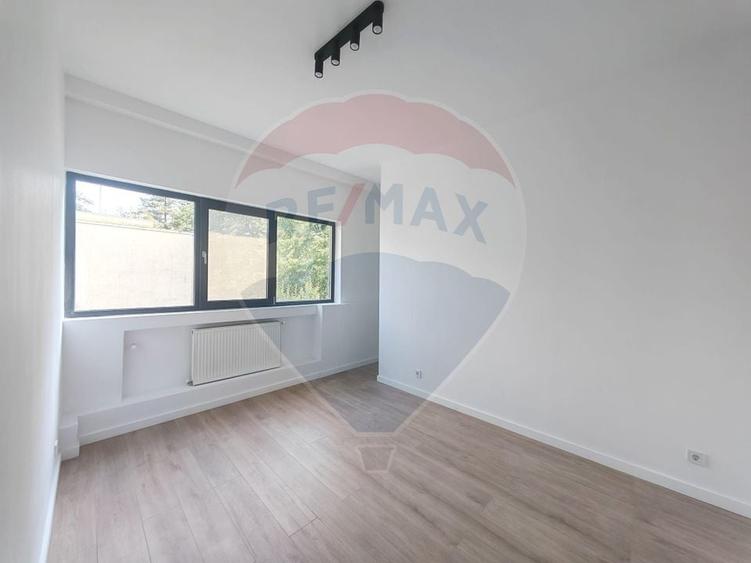 Apartament cu 3 camere semidecomandat în Primăverii