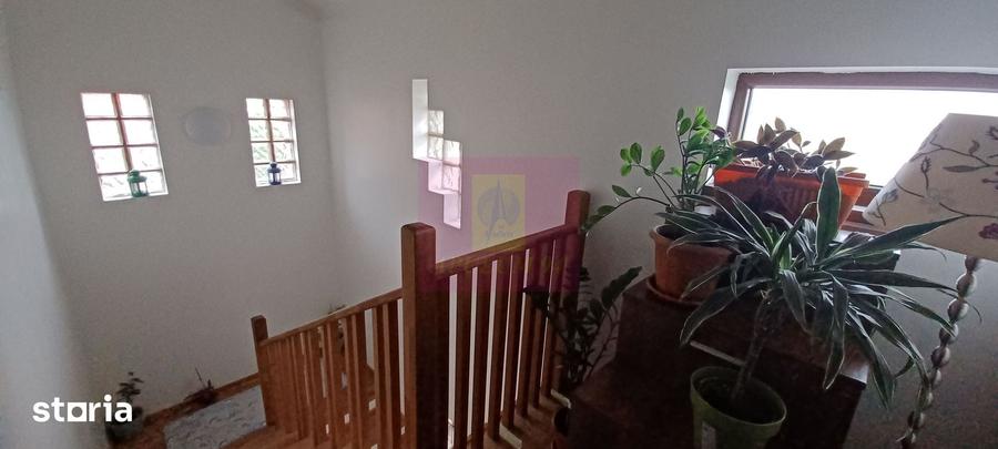 Casă cu 4 camere cu Teren 500 Mp în Săbăreni