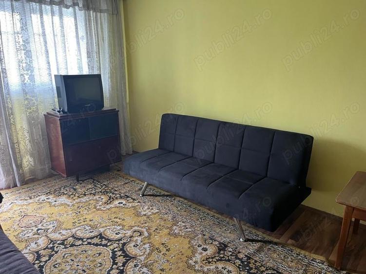 Apartament cu 3 camere decomandat în Drumul Taberei