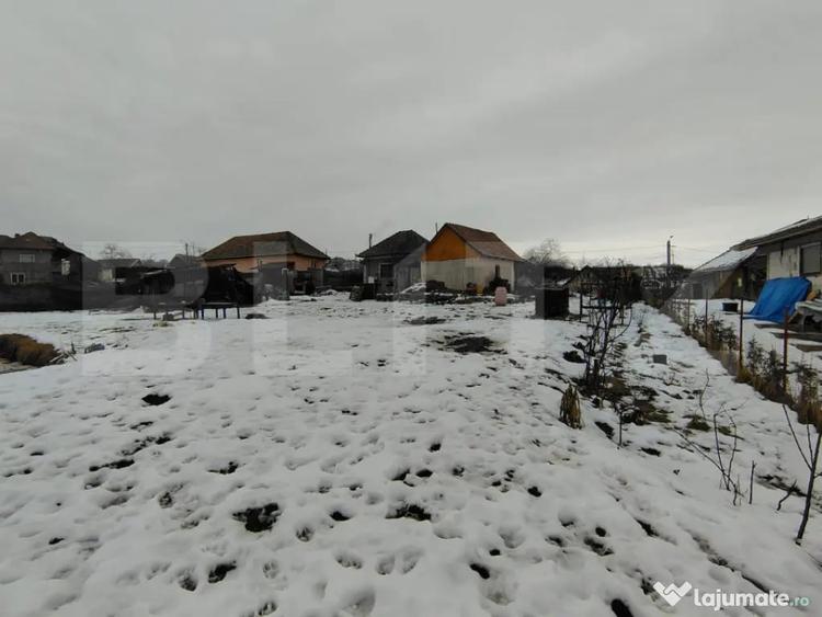 Proprietate cu 2 case, una fiind tradi?ionala, Dezmir - 6
