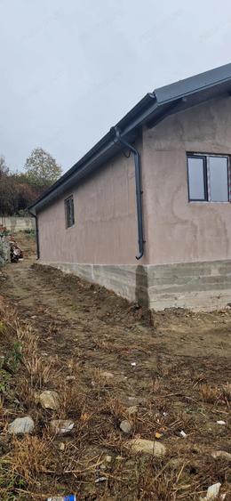 Casă cu 3 camere cu Teren 1128 Mp în Vlădesti