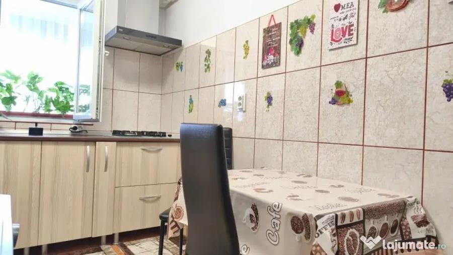Apartament cu 3 camere decomandat în Central