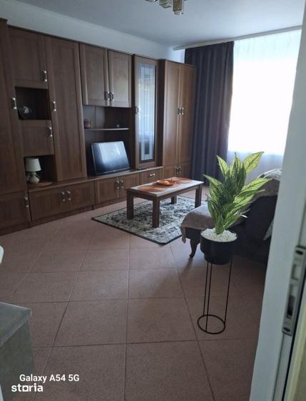 Apartament cu 2 camere decomandat în Calarași 4