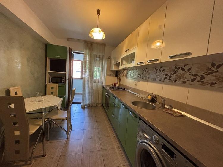 Apartament cu 2 camere decomandat, mobilat în Central