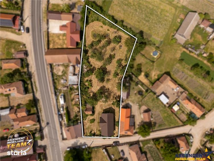 Casă cu 3 camere cu Teren 2770 Mp în Ozun