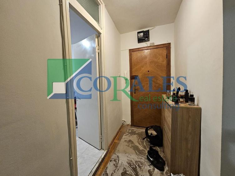 Apartament cu 3 camere decomandat, mobilat în Girocului