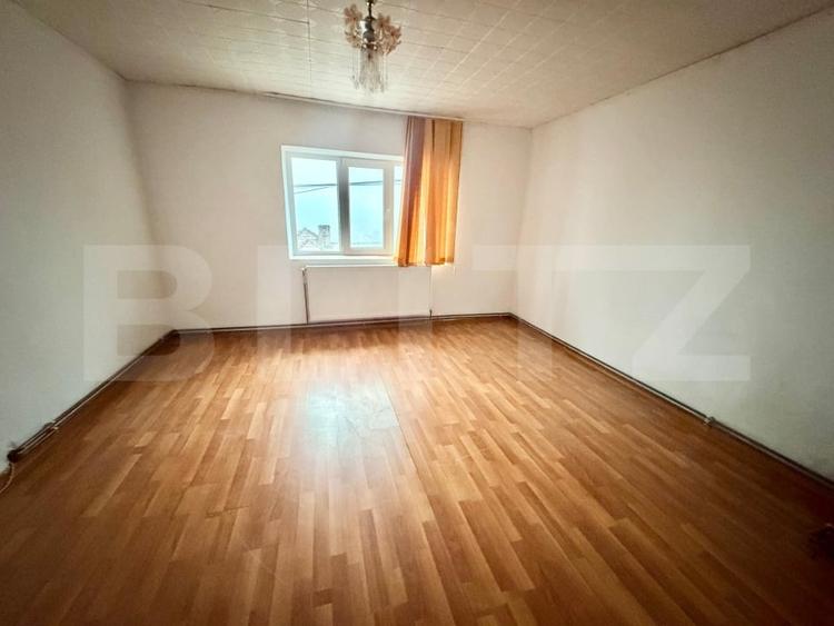 Casă individuală cu 4 camere cu Canalizare în Cugir