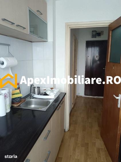 Apartament cu 2 camere semidecomandat în Tei