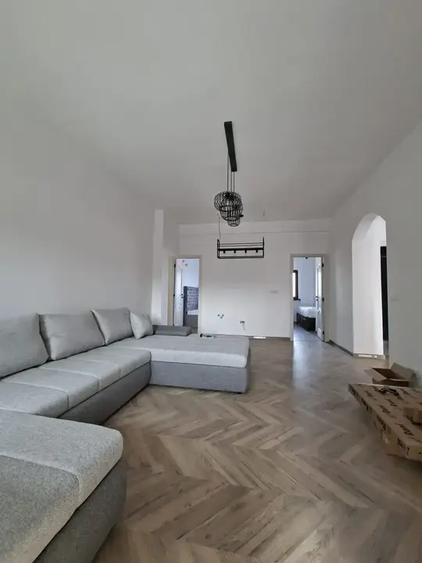 Apartament cu 3 camere semidecomandat în Universitate