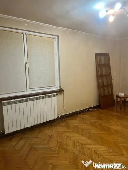 Apartament cu 3 camere decomandat în Siret