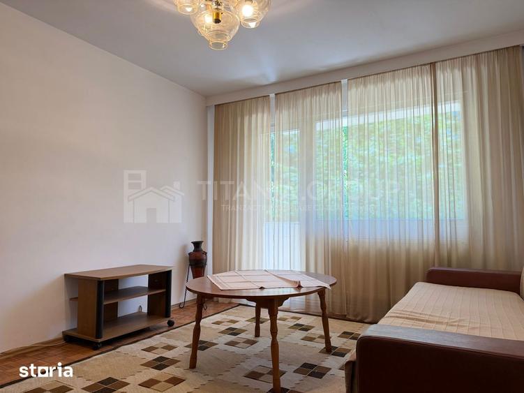 Apartament cu 3 camere semidecomandat în Astra