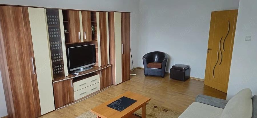 Garsonieră decomandată în Tei