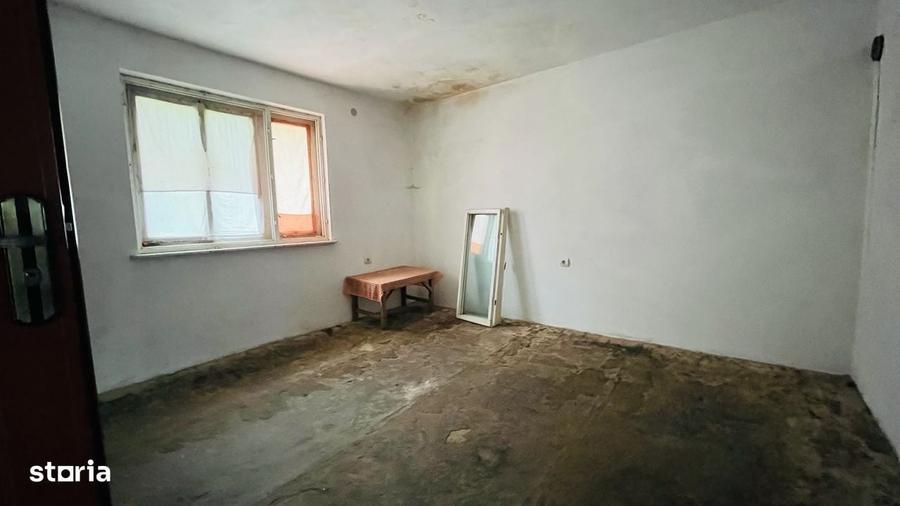 Casă cu 4 camere cu Teren 240 Mp în Central