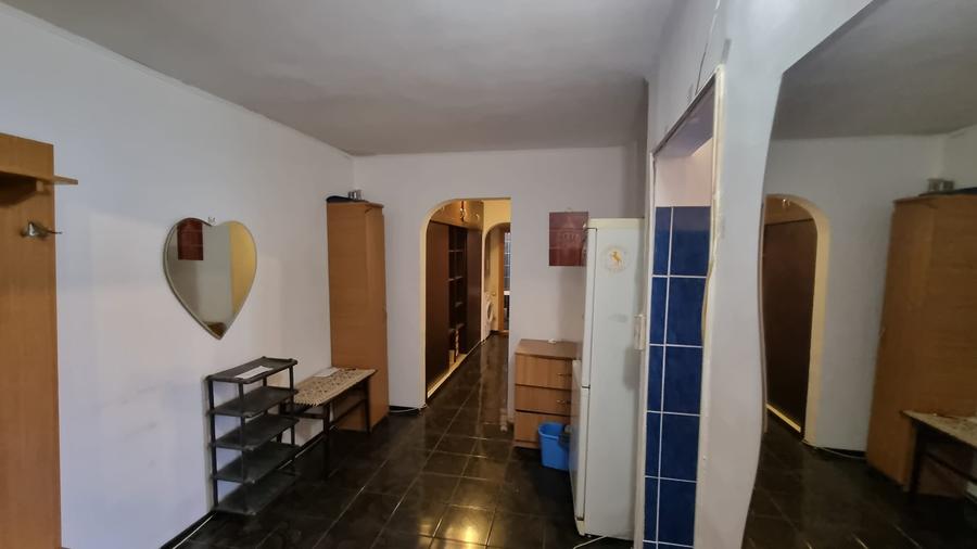 Apartament cu 3 camere decomandat în Nicolina