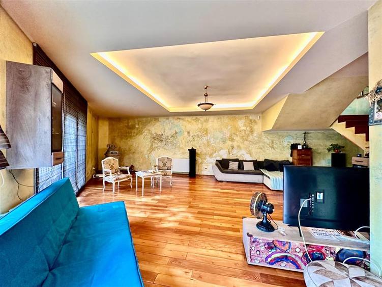 Casă cu 7 camere cu Teren 600 Mp în Pipera