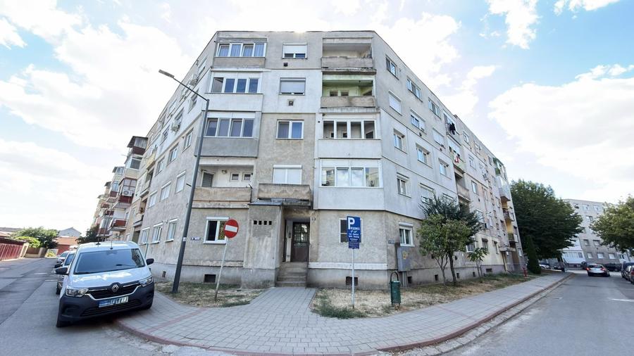 Apartament cu 3 camere semidecomandat în Nord-Vest
