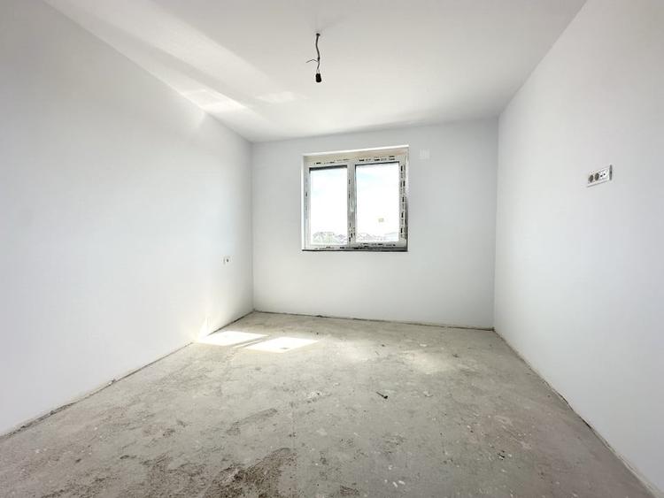 Duplex cu 5 camere cu Canalizare în Giarmata