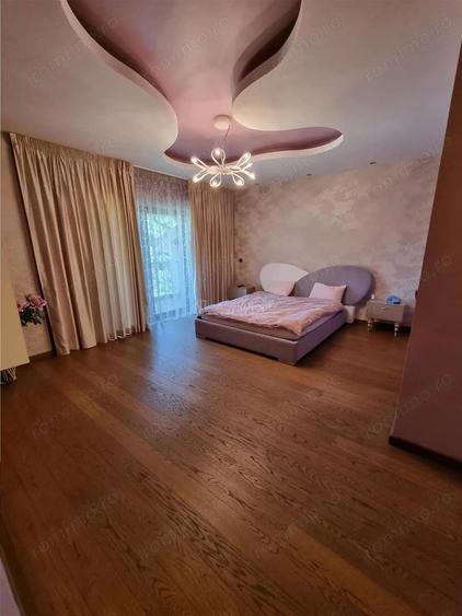 Casă cu Teren 1659 Mp în Central