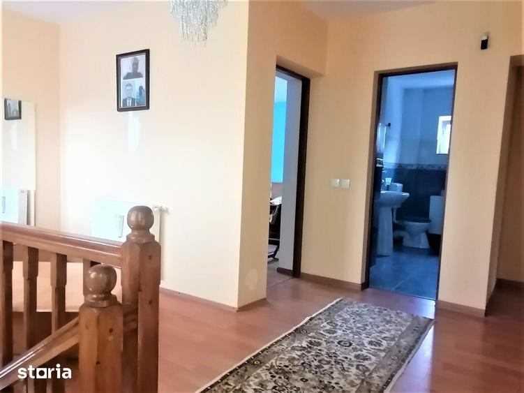 Casă cu 5 camere cu Teren 1000 Mp în Central