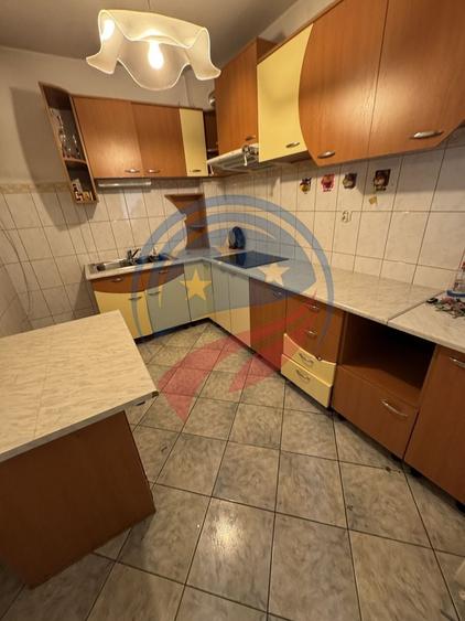 Casă individuală cu 9 camere cu Canalizare în Ultracentral