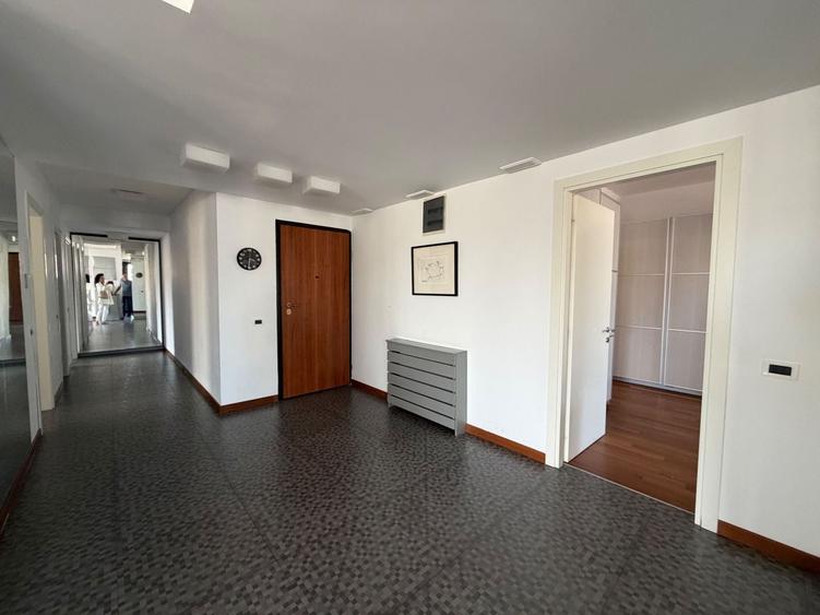 Apartament cu 4 camere decomandat în Herăstrău