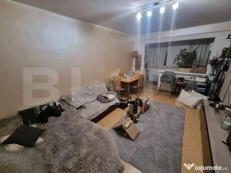Apartament cu 3 camere decomandat, mobilat în Craiovița Nouă
