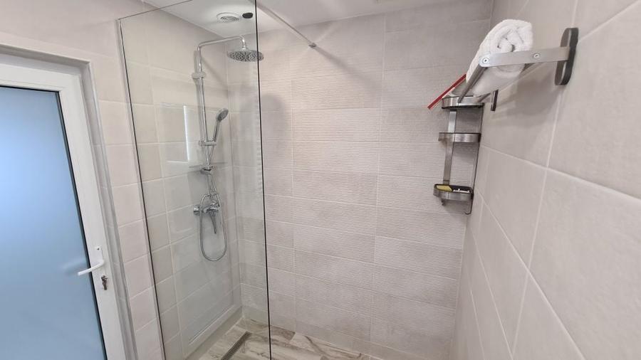 Apartament cu 2 camere semidecomandat în Delfinariu