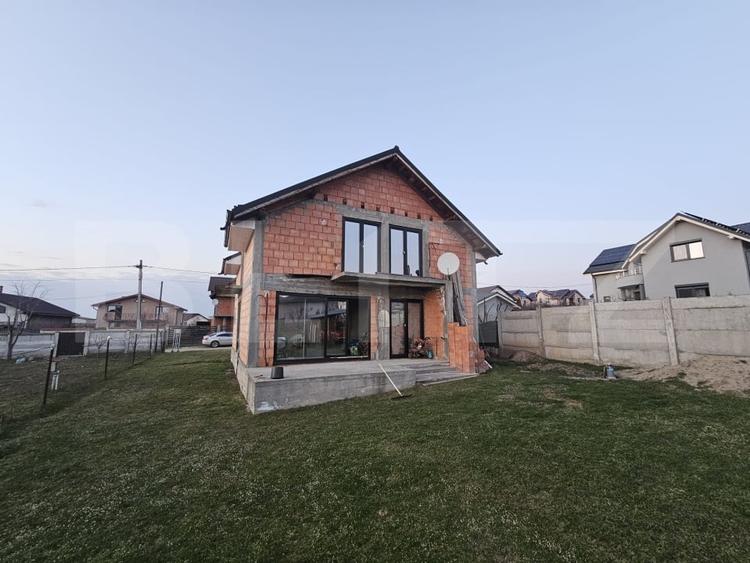 Casă individuală cu 4 camere cu Teren 800 Mp în Șimnicu de Sus