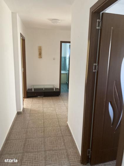 Apartament cu 2 camere decomandat în Podu Roș