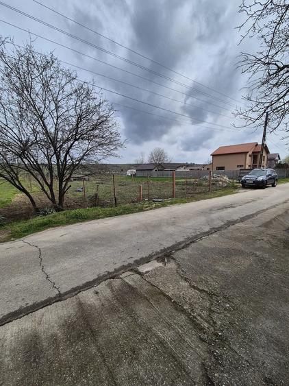 Teren de 861 mp, în Pielești