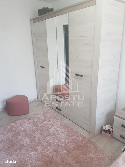 Apartament cu 3 camere semidecomandat, mobilat în Dacia
