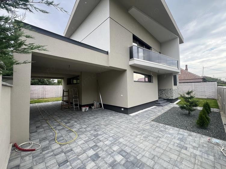 Casă cu 4 camere cu Teren 308 Mp în Favorit