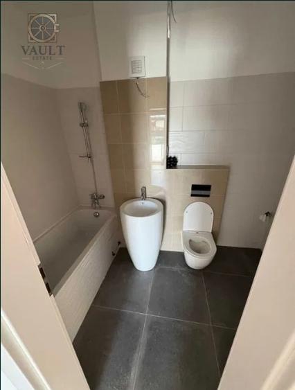 Apartament cu 3 camere decomandat în Viilor