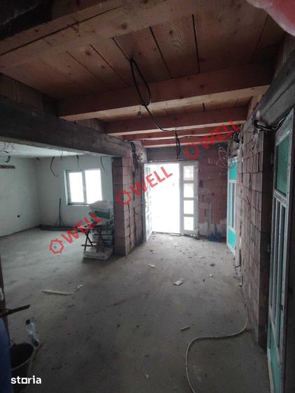 Casă cu 8 camere cu Teren 1130 Mp în Moacșa