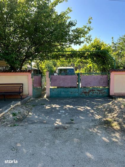 Casă cu 4 camere cu Teren 983 Mp în Peretu