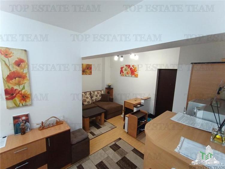 Apartament cu 3 camere semidecomandat, mobilat în Prelungirea Ghencea
