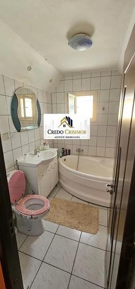 Apartament cu 3 camere decomandat în Micro IV