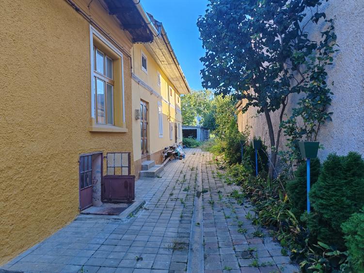 Casă cu 4 camere cu Canalizare în Central
