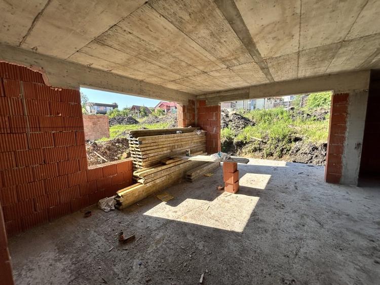 Casă individuală cu 5 camere cu Canalizare în Chinteni
