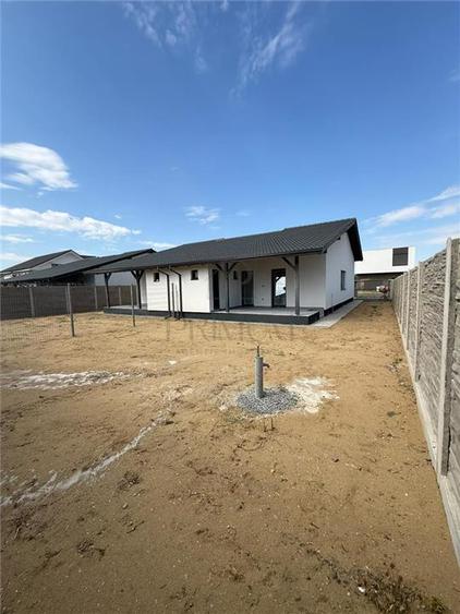 Duplex cu 3 camere cu Canalizare în Moșnița Veche