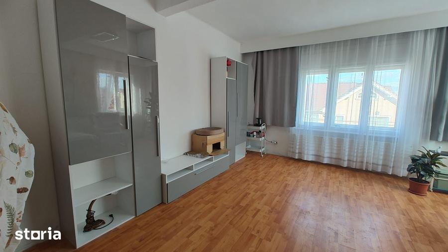 Casă cu 3 camere cu Teren 497 Mp în Central