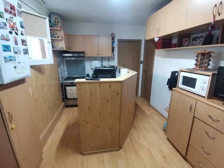 Apartament cu 3 camere decomandat în Traian