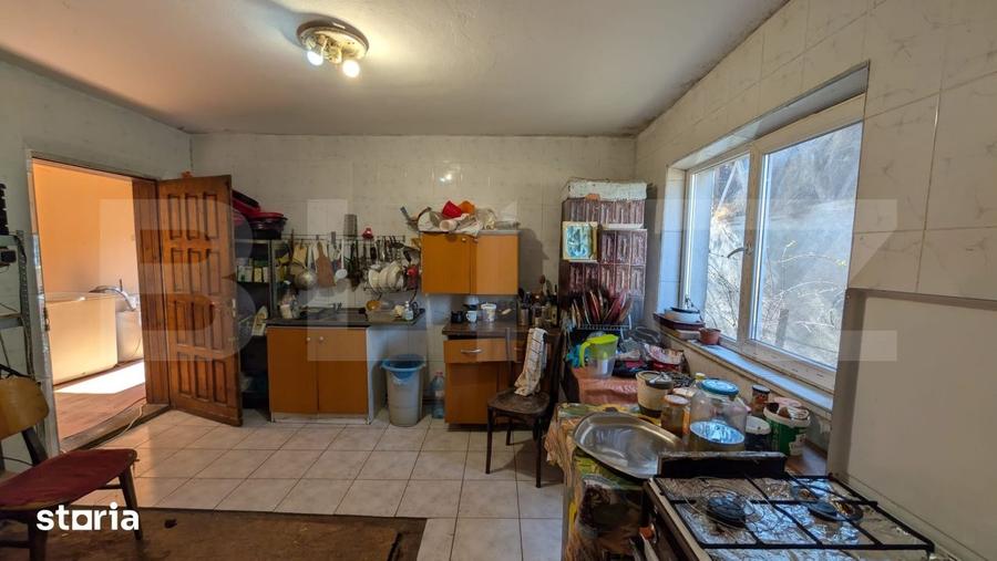 Casă cu 7 camere cu Teren 1656 Mp în Hulubești