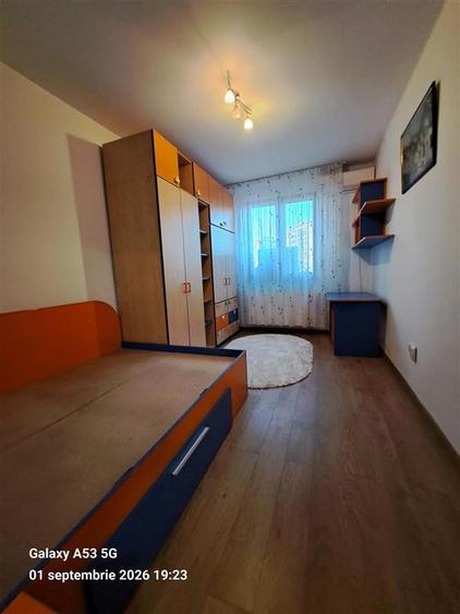 Apartament cu 4 camere decomandat, mobilat în Titan