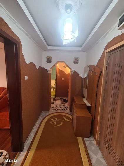 Garsonieră decomandată în Est