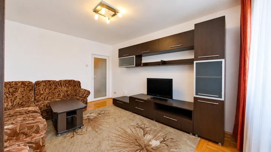 Apartament cu 2 camere decomandat, mobilat în Podgoria