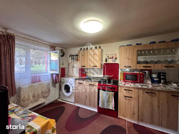 Casă cu 2 camere semidecomandat cu Teren 307 Mp în Central