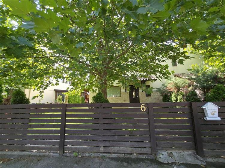 Duplex cu 4 camere cu Canalizare în 1 Decembrie